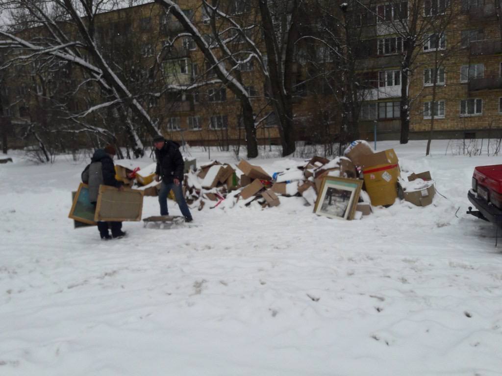 «И такой вид из окна у меня каждый день». Девушка показала «радости» жизни возле заготовительного пункта