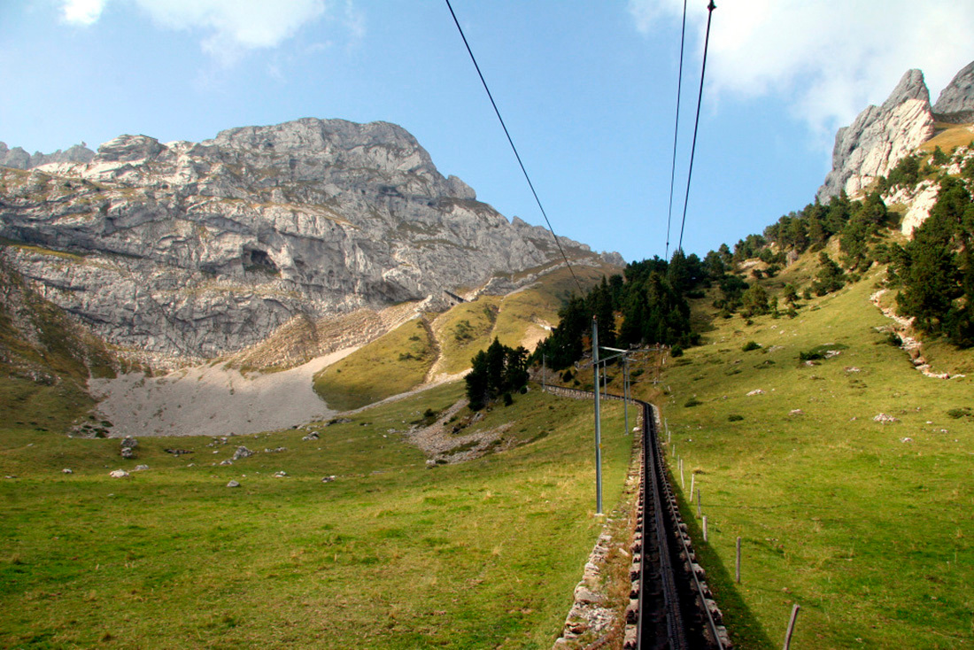 рытвины бугры западины. обрывистый берег моря. прекестулен норвегия. алтай природа горы кату ярык. обрывистый берег моря.