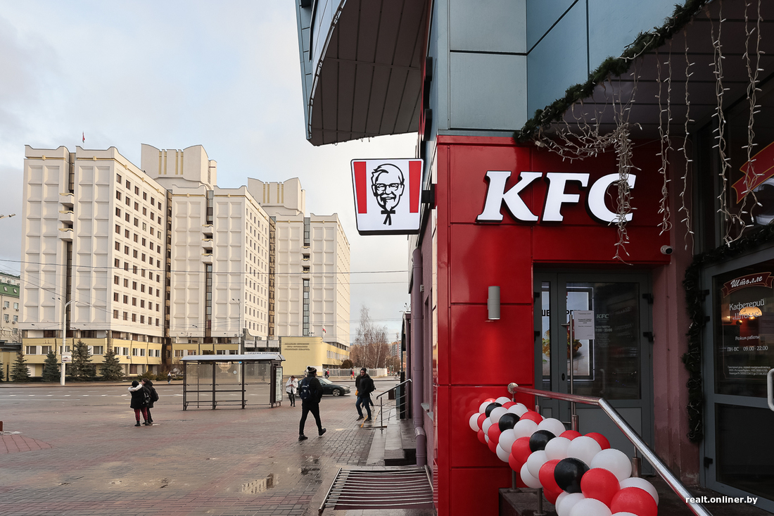 На открытие нового KFC пришли около 100 человек