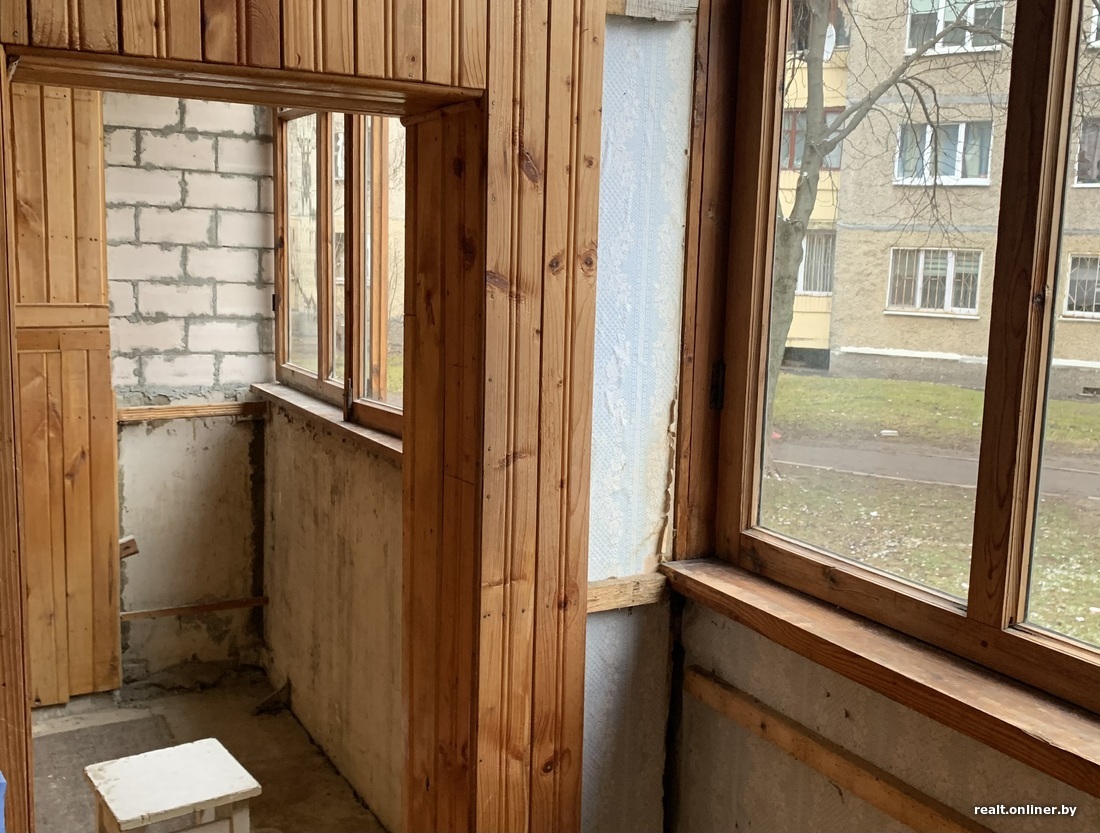 Балкон мечты. Отец с сыном за 9 месяцев и 6300 рублей полностью преобразили большую лоджию