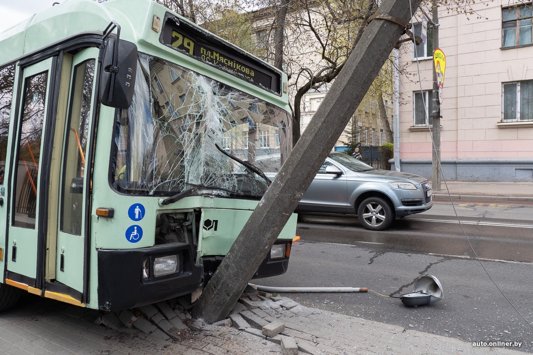 Троллейбус врезался в столб. Получат ли пострадавшие страховку?