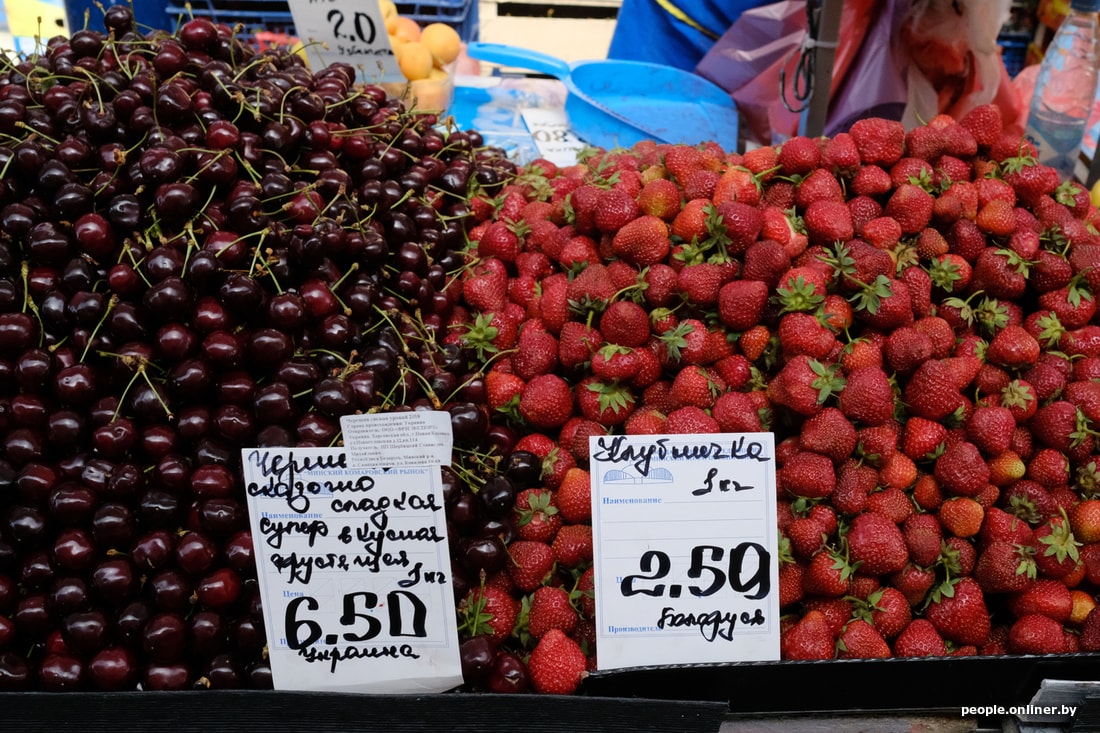 Какие фрукты есть в мае. Черешня в магазине. Фрукты в Сочи в июне. Черешня на рынке. Фрукты в Абхазии в июне.