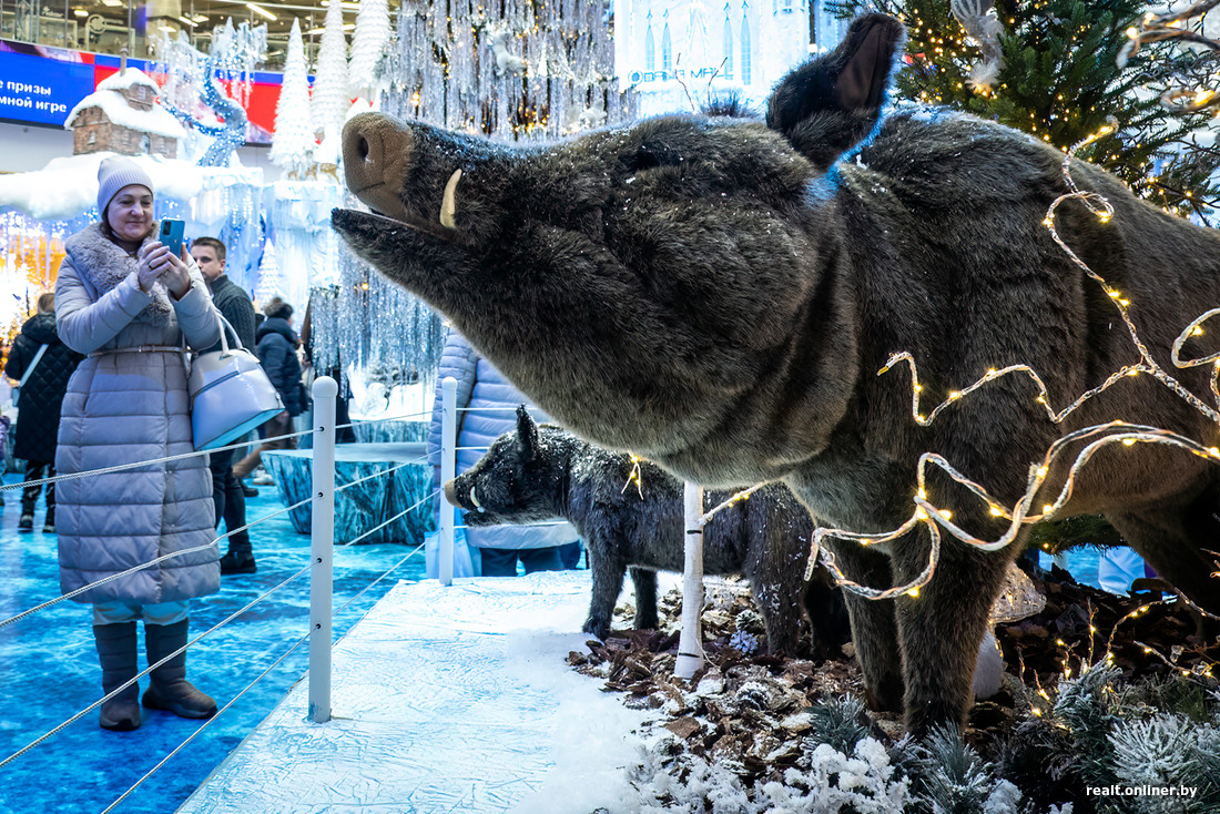 В Минске Dana Mall радует нас новогодним декором. Посмотрите, как красиво