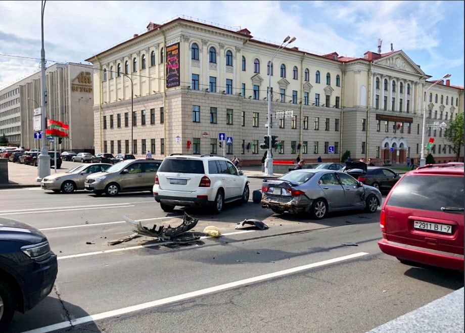 Тройное ДТП на проспекте Независимости: девушка перепутала педали