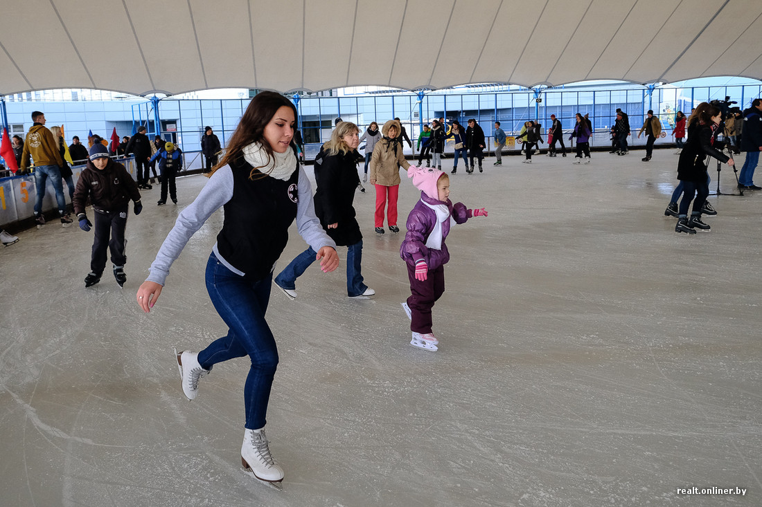 Сеансы на каток. Минск каток дворец спорта. Минск каток Немига. Сезонный каток. Крытый каток на Немиге.