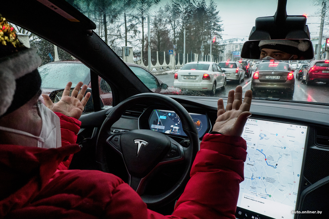 Миссия: Новый год. Зачем Краснов привязал елку к Tesla Model X?