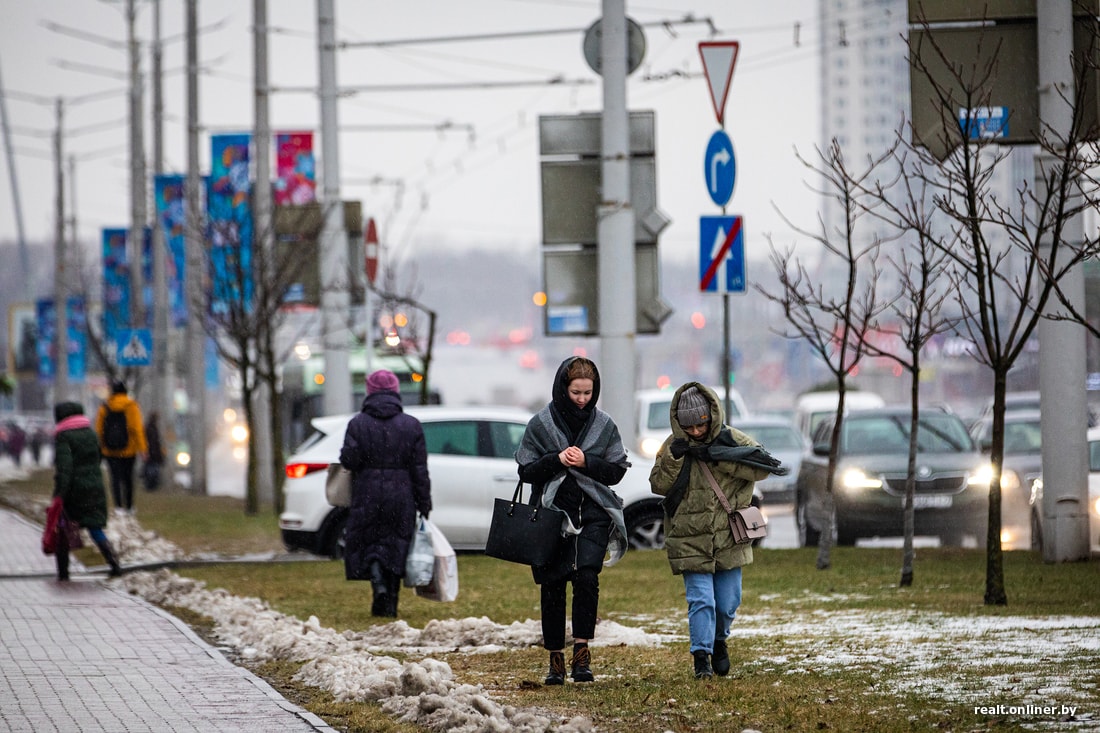 Теперь обстановка. Люди на улицах Минска зима. Гололед в Беларуси сегодня. Адский гололед. Фотофакт.
