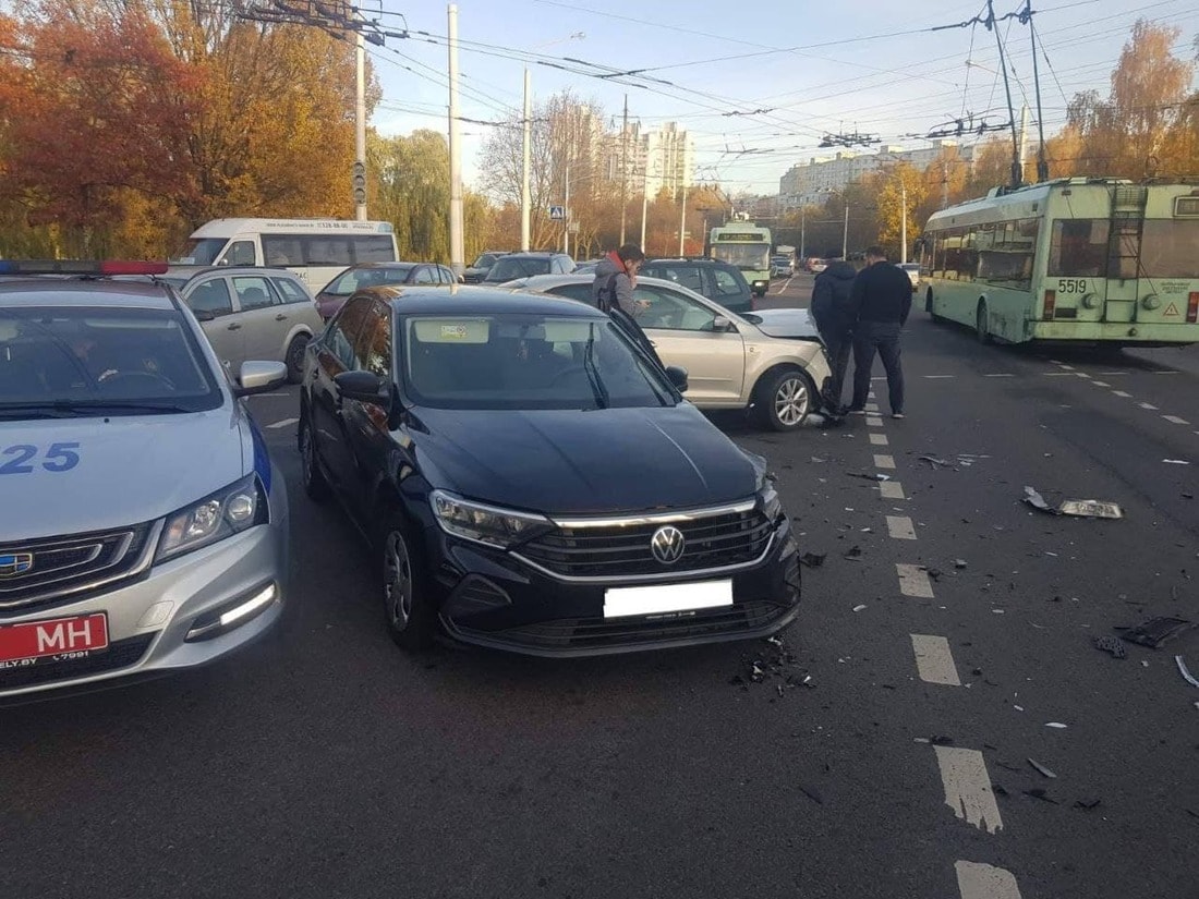 Авария на улице Калиновского вызвала серьезную пробку