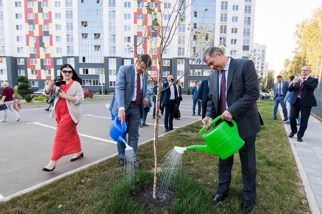 Открылась бел. Белорусский квартал в Заовражье Обнинск. Белорусский квартал Обнинск Сергей Валентинович. Белорусский квартал директор. Открытие белорусского квартала Обнинск.