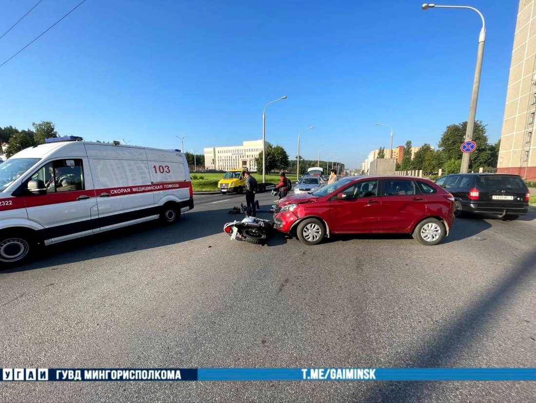 Еще трое мотоциклистов пострадали в авариях в Минске этим утром