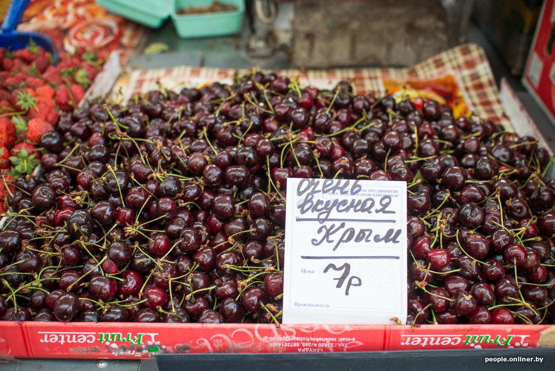 Цена клубники на комаровке сегодня. a0680212ade2e228b9f4c2474a42b63f. Цена клубники на комаровке сегодня фото. Цена клубники на комаровке сегодня-a0680212ade2e228b9f4c2474a42b63f. картинка Цена клубники на комаровке сегодня. картинка a0680212ade2e228b9f4c2474a42b63f. На минском Комаровском рынке уже предлагают огурцы из Брестской области, редис, черемшу и другую зелень, клубнику, правда, пока импортную. Также сейчас там можно закупиться рассадой цветов, помидоров, перцев, баклажанов, садовой земляники, саженцами плодовых деревьев и кустов. FINANCE.TUT.BY побывал на главном столичном рынке и посмотрел, что и почем там стоит.