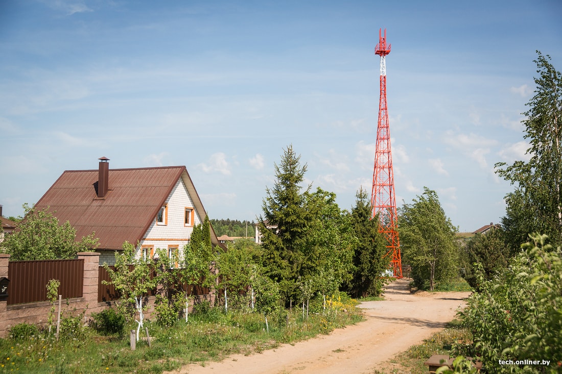 Деревня связь. Вышка в деревне. Телевышка в деревне. Вышка сотовой связи в деревне. Поселок вышка.