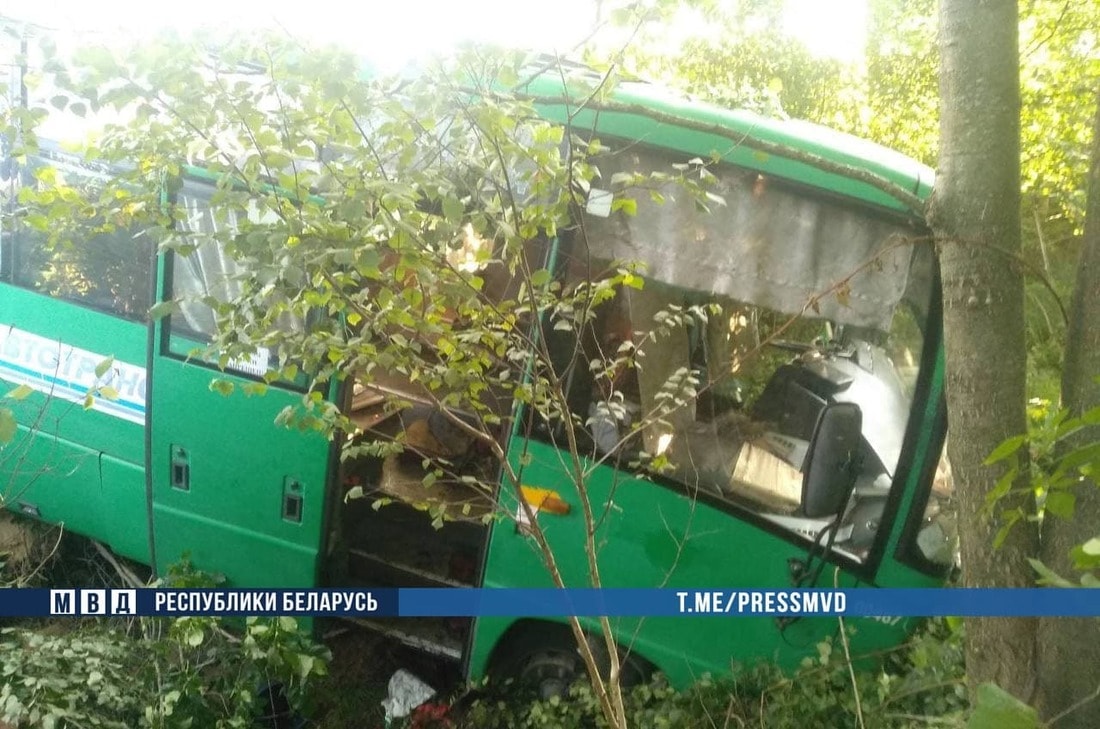 В Столинском районе автобус с пассажирами съехал в кювет. По дороге к месту  ДТП погиб спасатель