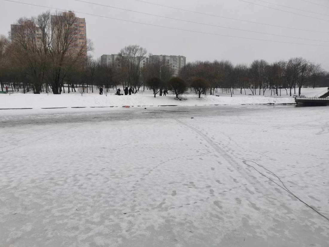 Двое подростков провалились под лед в Минске, одного спасти не удалось