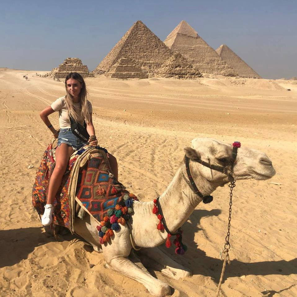 Белоруску укусил верблюд в Египте. Как решался вопрос со страховой?