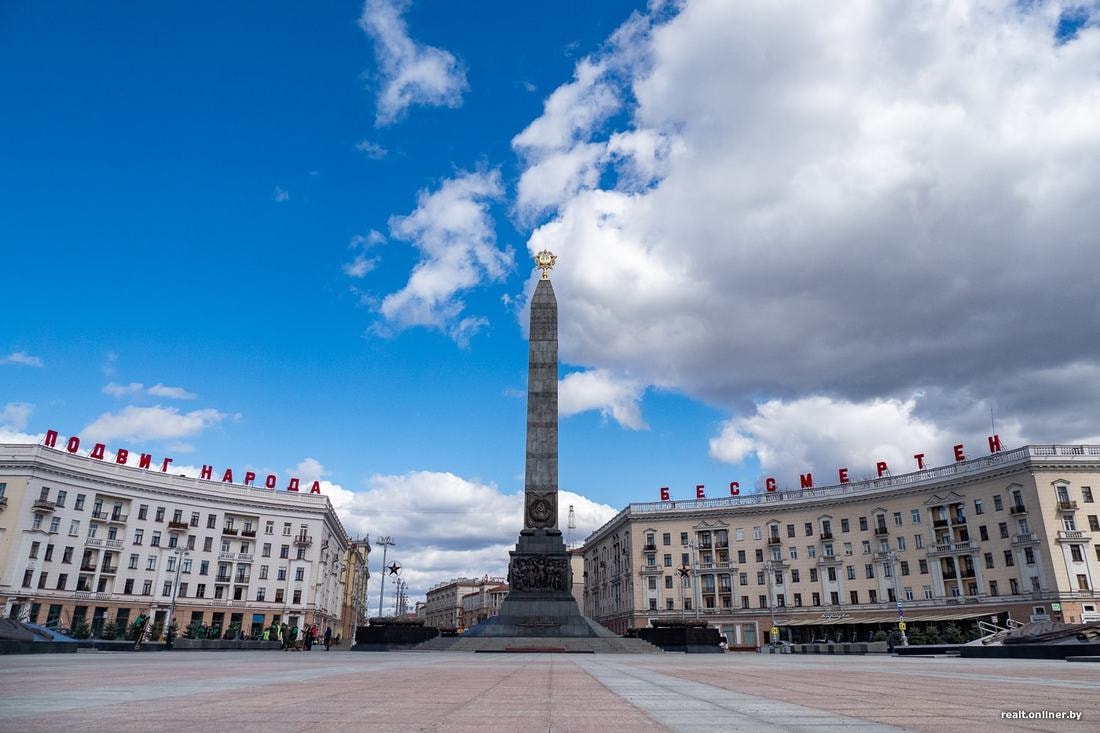 Обелиск на площади Победы в Минске