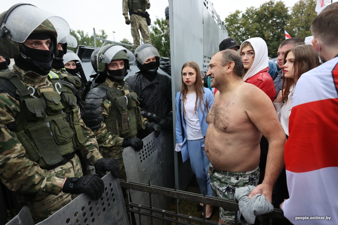 Силовики это. Брутальные силовики. Heccbrq силовик. Силовики наведались. Жесткие аресты в Эстонии.