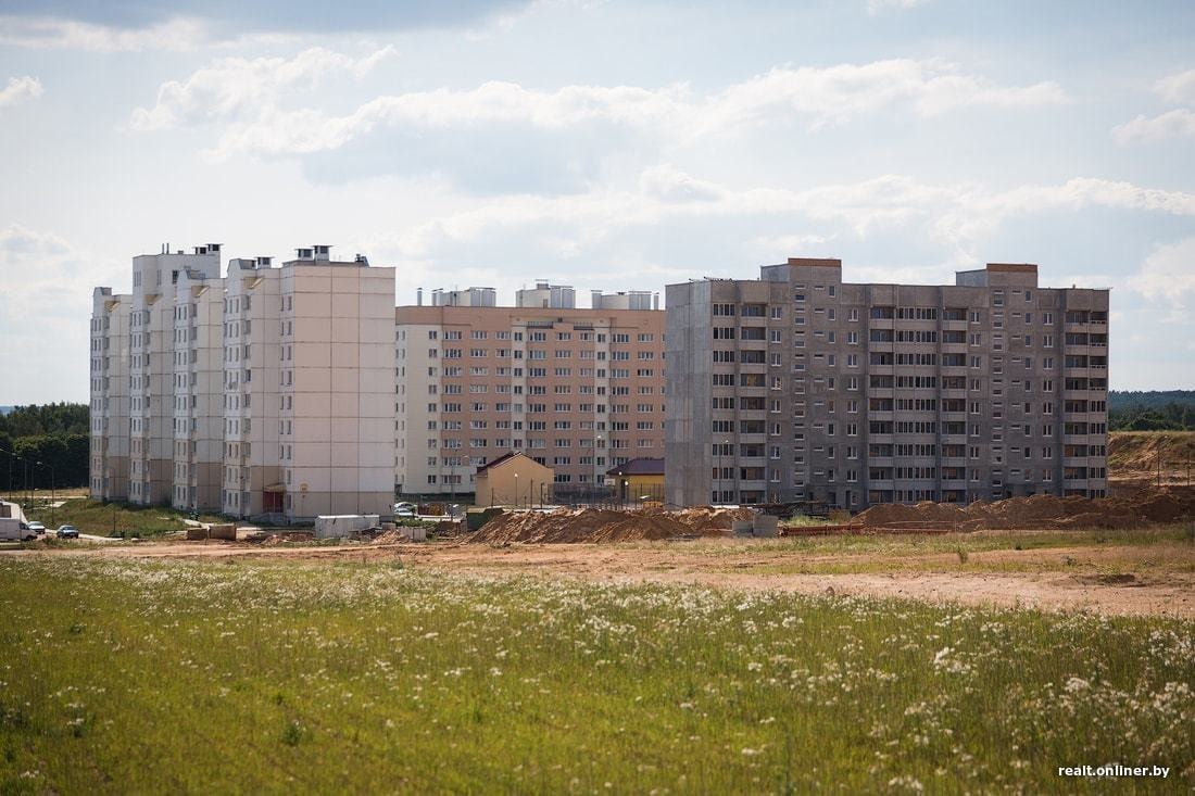 В этом году в Смолевичах начнут строить еще шесть дешевых домов для минчан