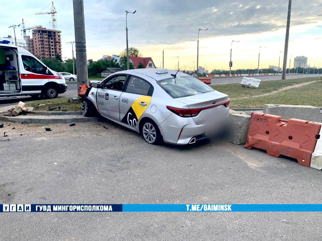 В Минске водитель попала в ДТП. Вероятно, из-за мобильника (дополнено) -  АвтоГродно