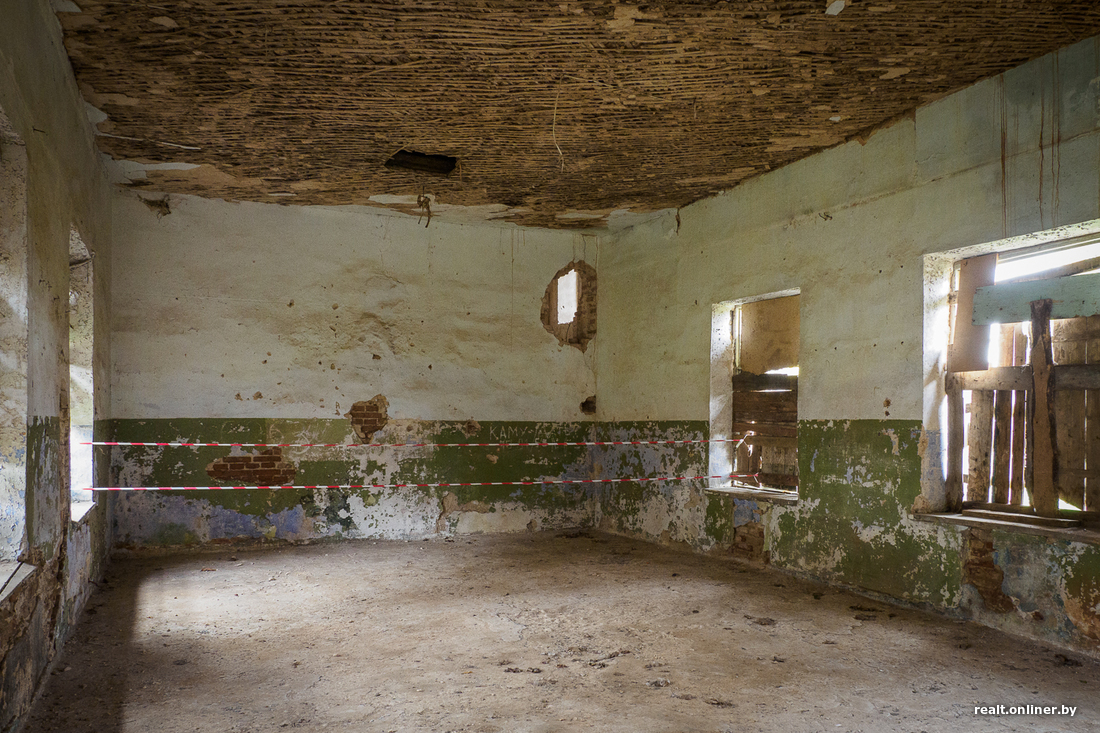 «На реставрацию нужно $800 000». Как простые белорусы спасают разрушающийся дворец в Брестской области
