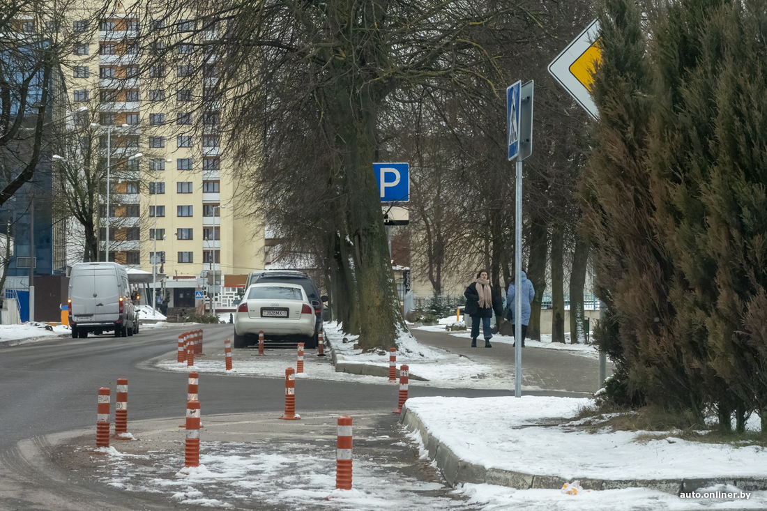 Плюсы и минусы уличной парковки. Все предусмотрено, но ведь нарушают