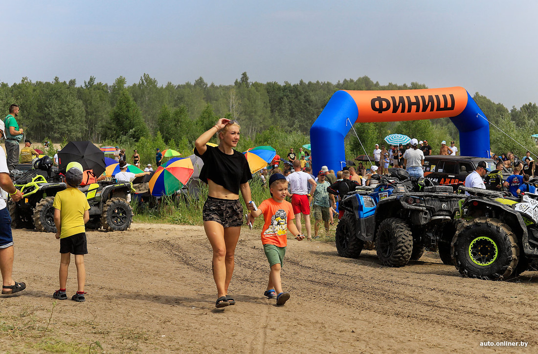 Под Брестом проходит джип-фестиваль. Фоторепортаж