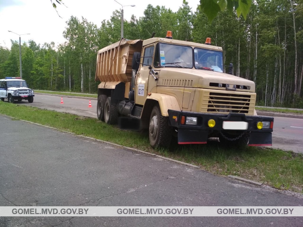 В Гомеле грузовик задавил своего водителя