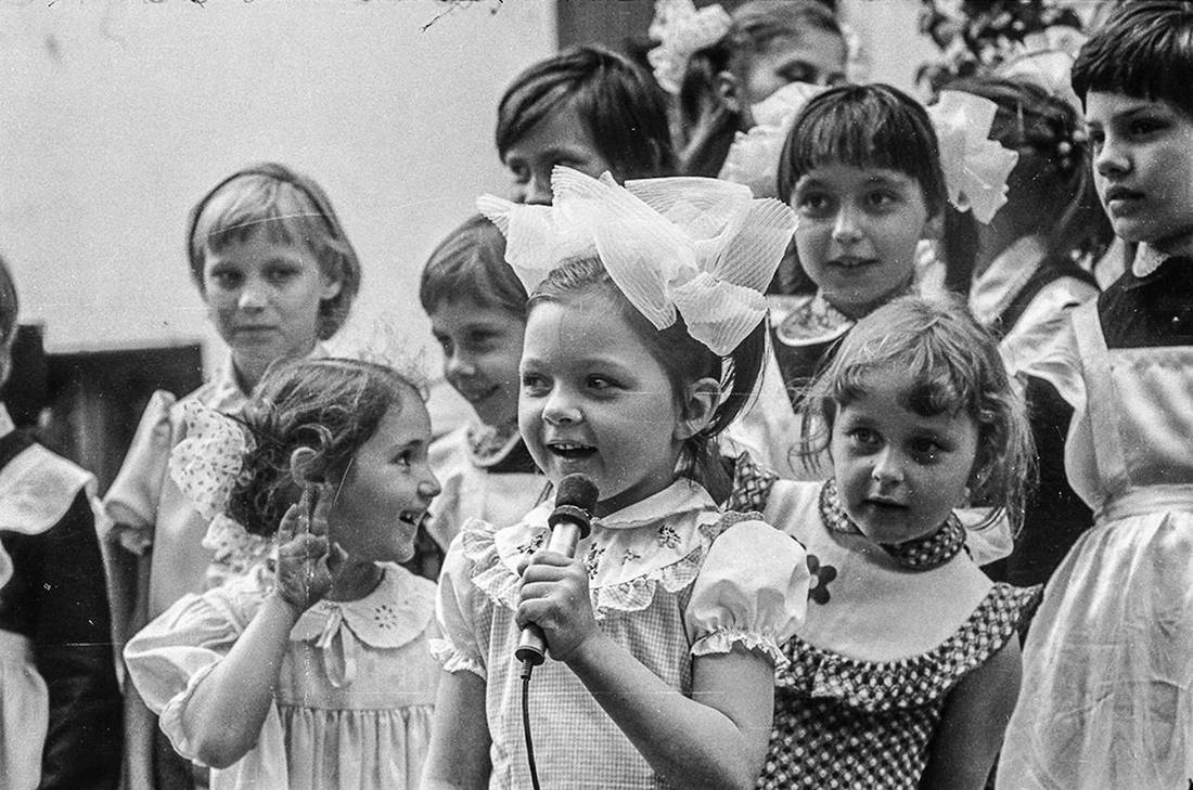 Ссср 1980. Советский фотограф документалист. Праздник 1980. Дети 1980 х. Детство 1980 х.