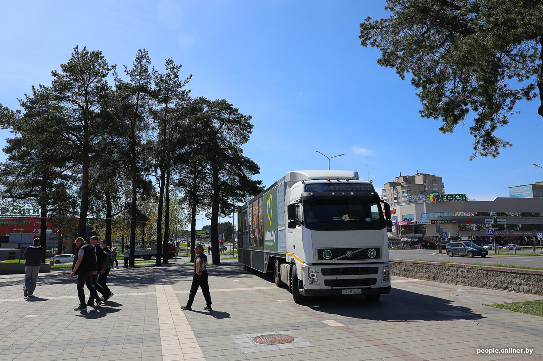 За день планируем обслужить более тысячи гостей». Первый ресторан на  колесах отправился в турне по стране