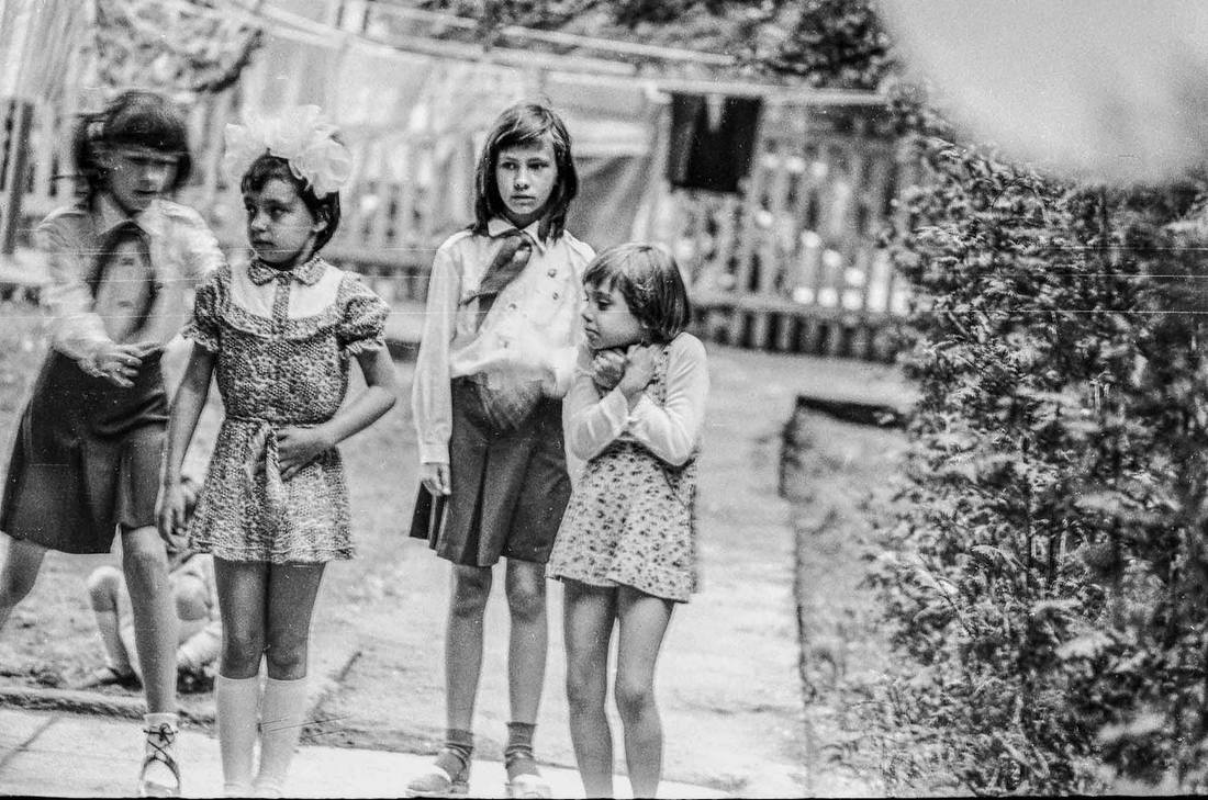 Ретро малолетних. Советские девочки во дворе. Дети 70-х годов. Советские дети летом. Советская дети 70-х.