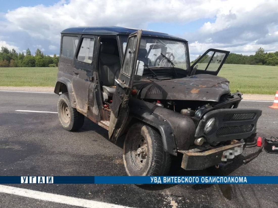 Столкновение встречных Volkswagen и УАЗ на загородной дороге