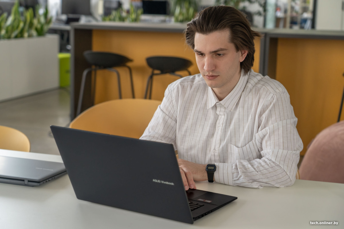 Внешний вид ASUS Vivobook 18