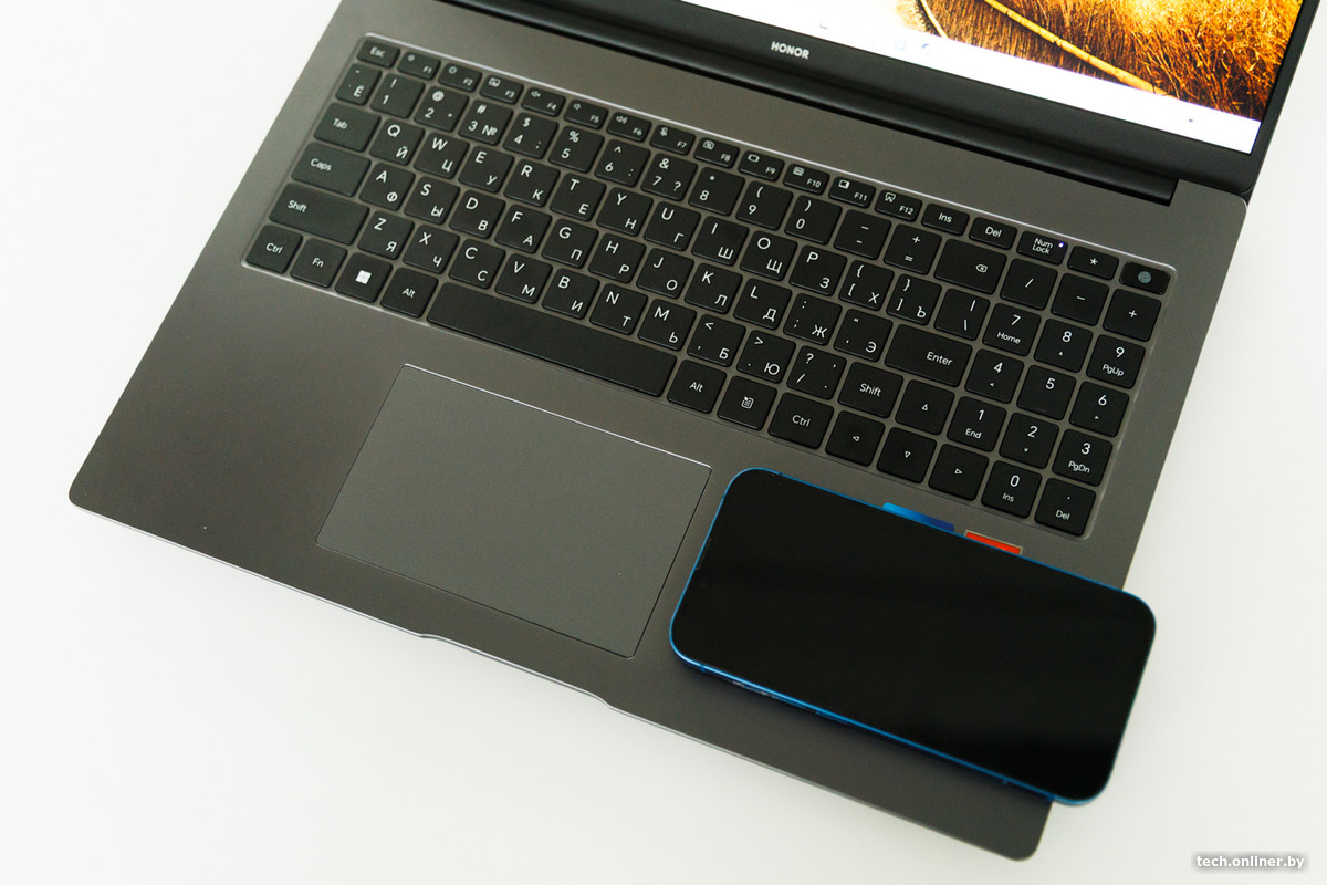 Тачпад и клавиатура HONOR MagicBook X16 2024
