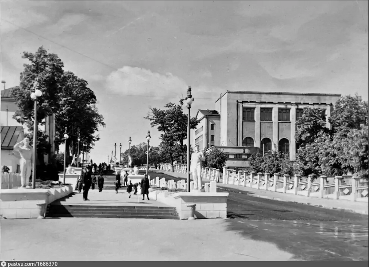 Улица Карла Маркса. Спуск к парку им. Горького, 1950-й год