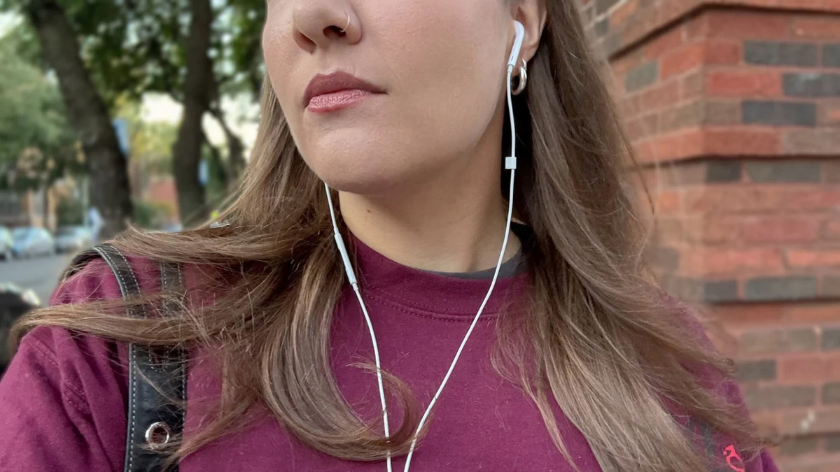 EarPods Woman