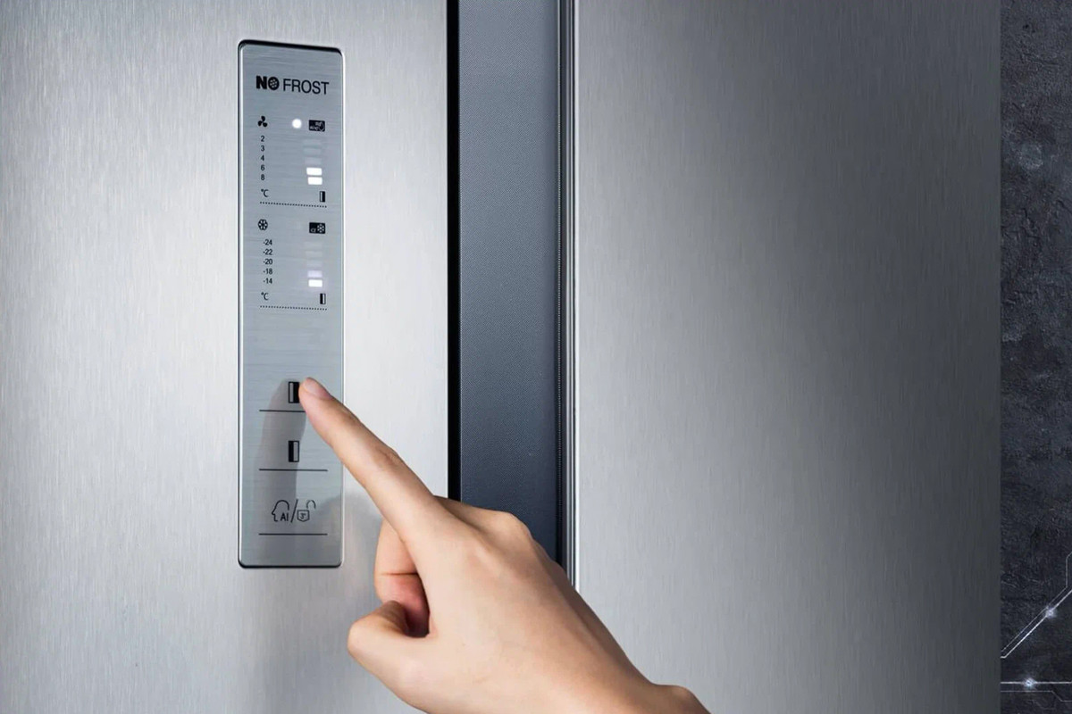 Сенсорная панель управления холодильника