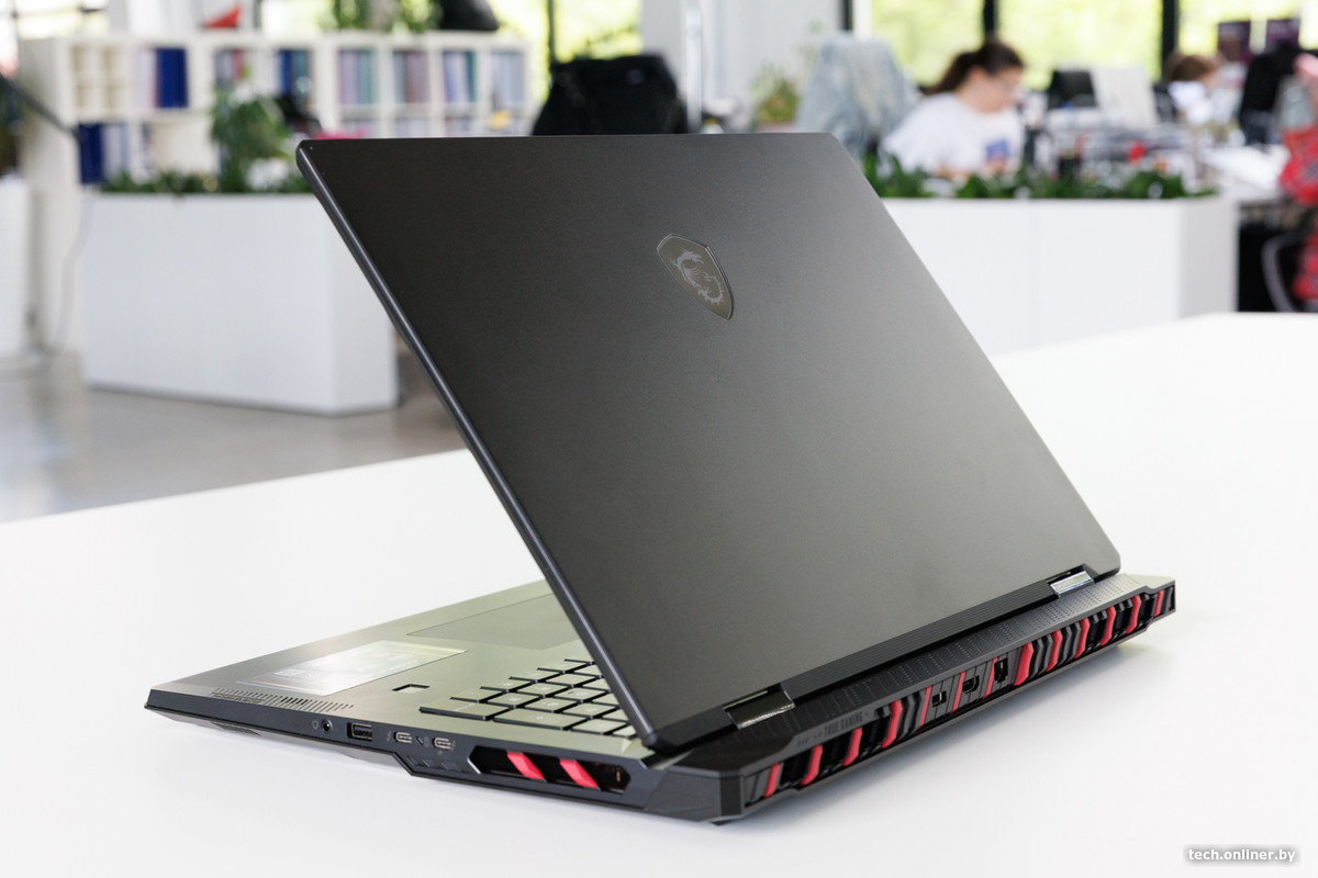 MSI Raider 18 HX AI