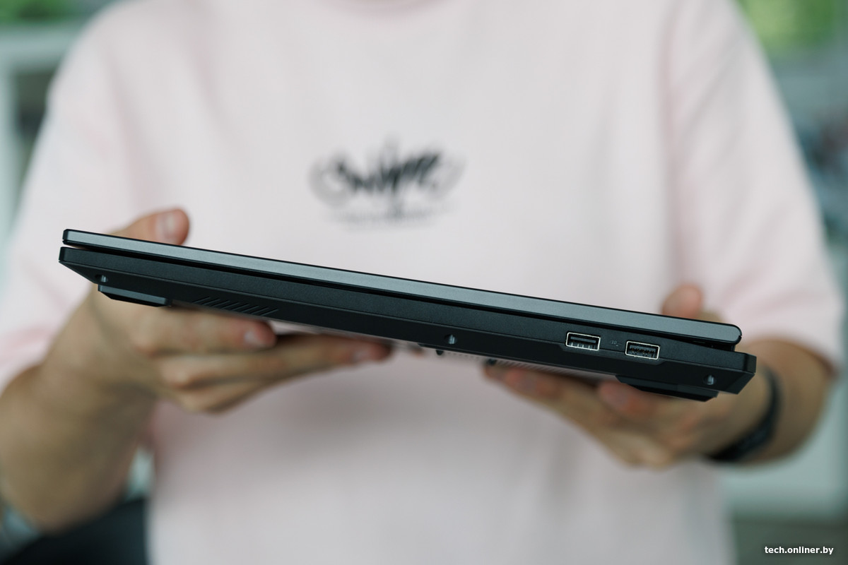 Порты ASUS TUF Gaming A18 2025 с правой стороны