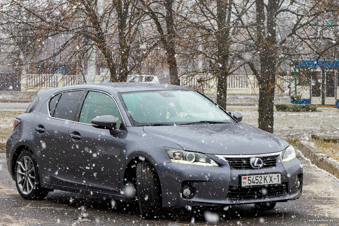 Александр продает Lexus CT «с расходом 4,3 литра на 100 км»