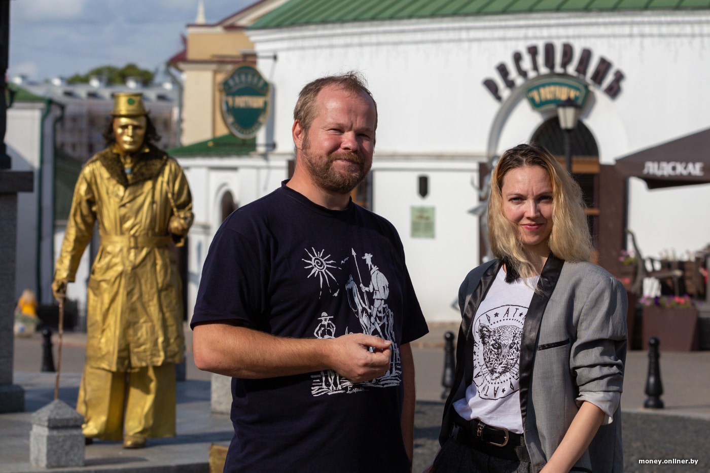 Сколько зарабатывают живые статуи в Минске? Испытано на себе