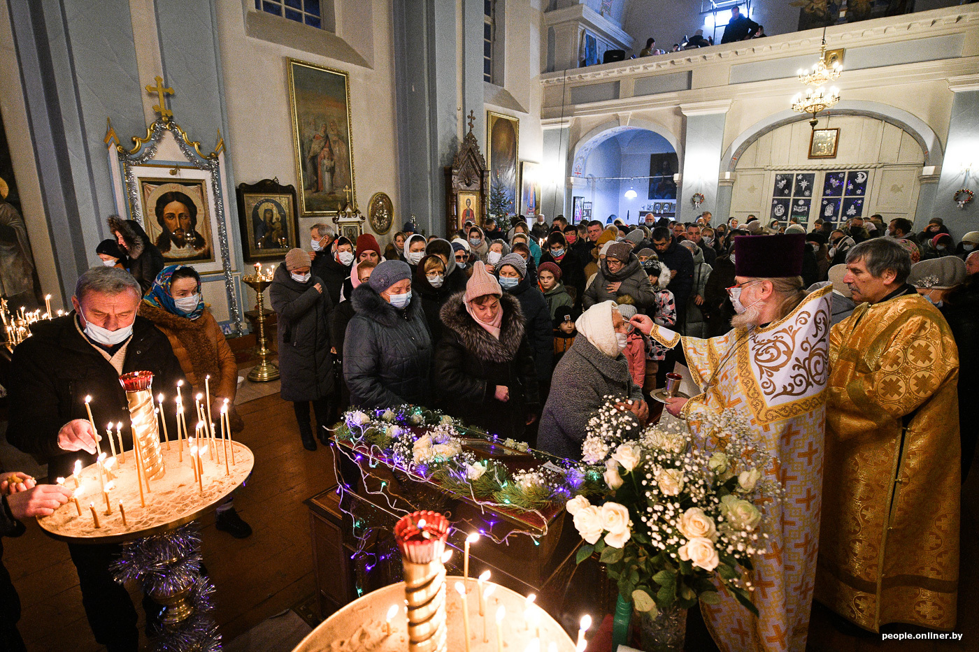 Почему рождество празднуют 7 января. Празднование Рождества в церкви. Православный храм Рождество. Церковь Рождества Христова. Православные отмечают Рождество Христово.