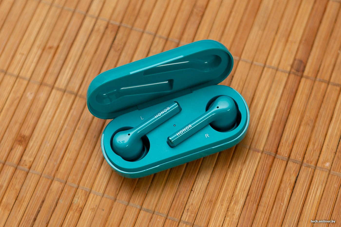 Наушники honor earbuds x5 pro. Наушники TWS Honor Magic Earbuds бирюзовый. Беспроводные наушники Honor Magic Earbuds, Robin Egg Blue. Беспроводные наушники Honor Magic Buds. Honor Magic Earbuds чехол.