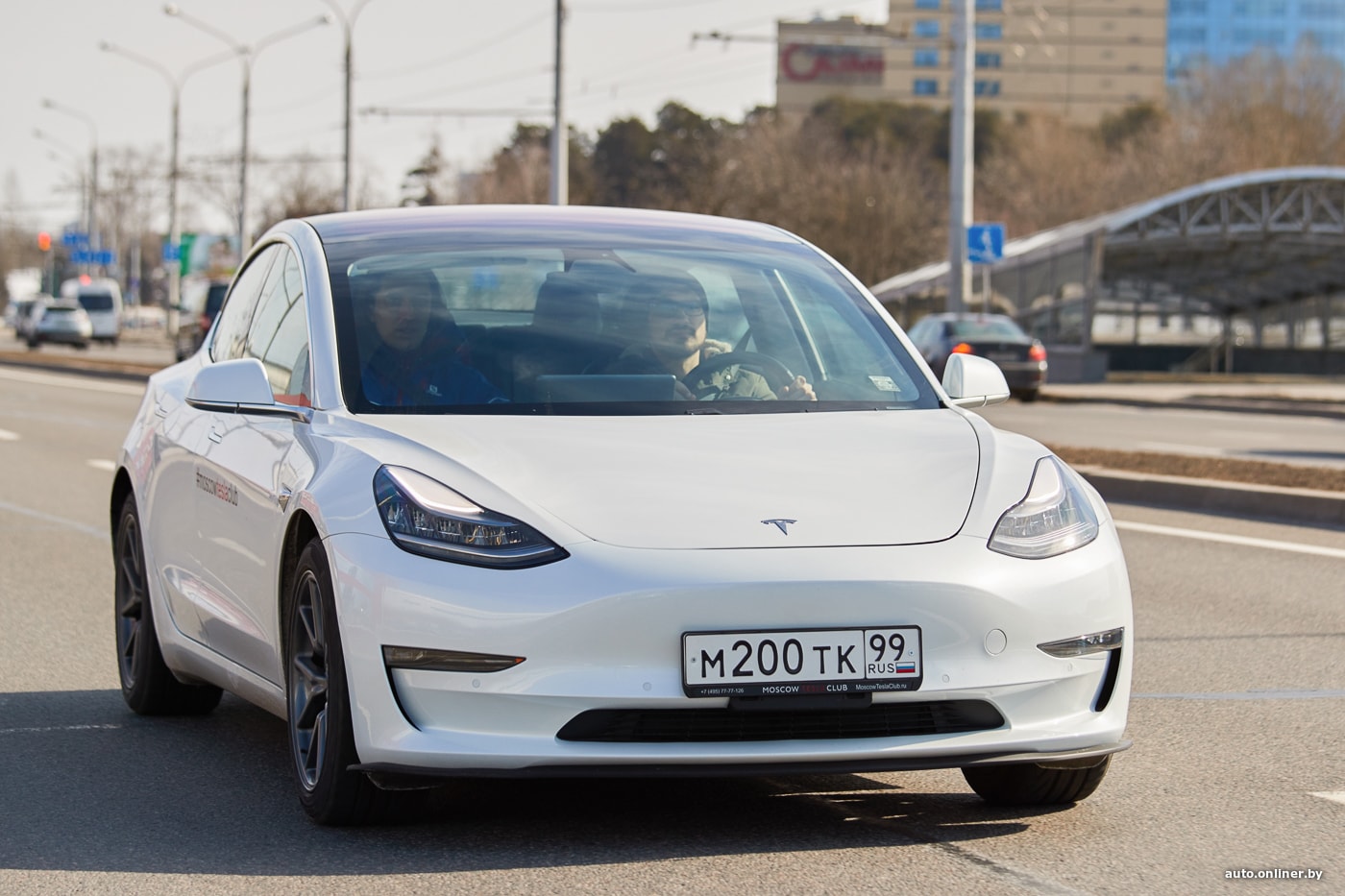 Первый белорусский тест-драйв Tesla Model 3: путешествие в будущее