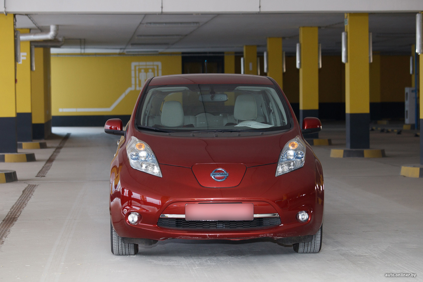 Nissan Leaf электромобиль зарядка