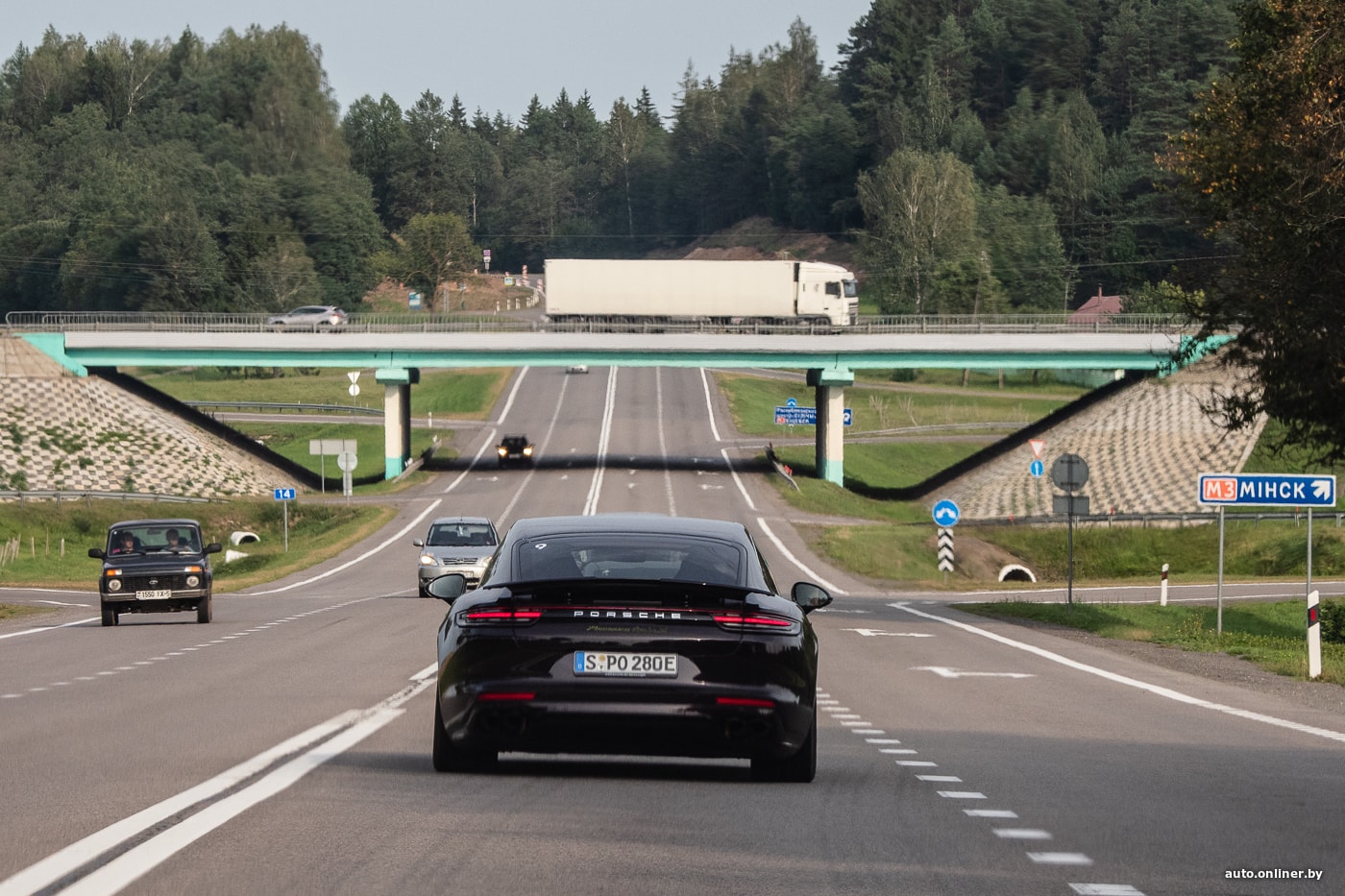 Porsche устроила покатушки на спорткарах по Беларуси