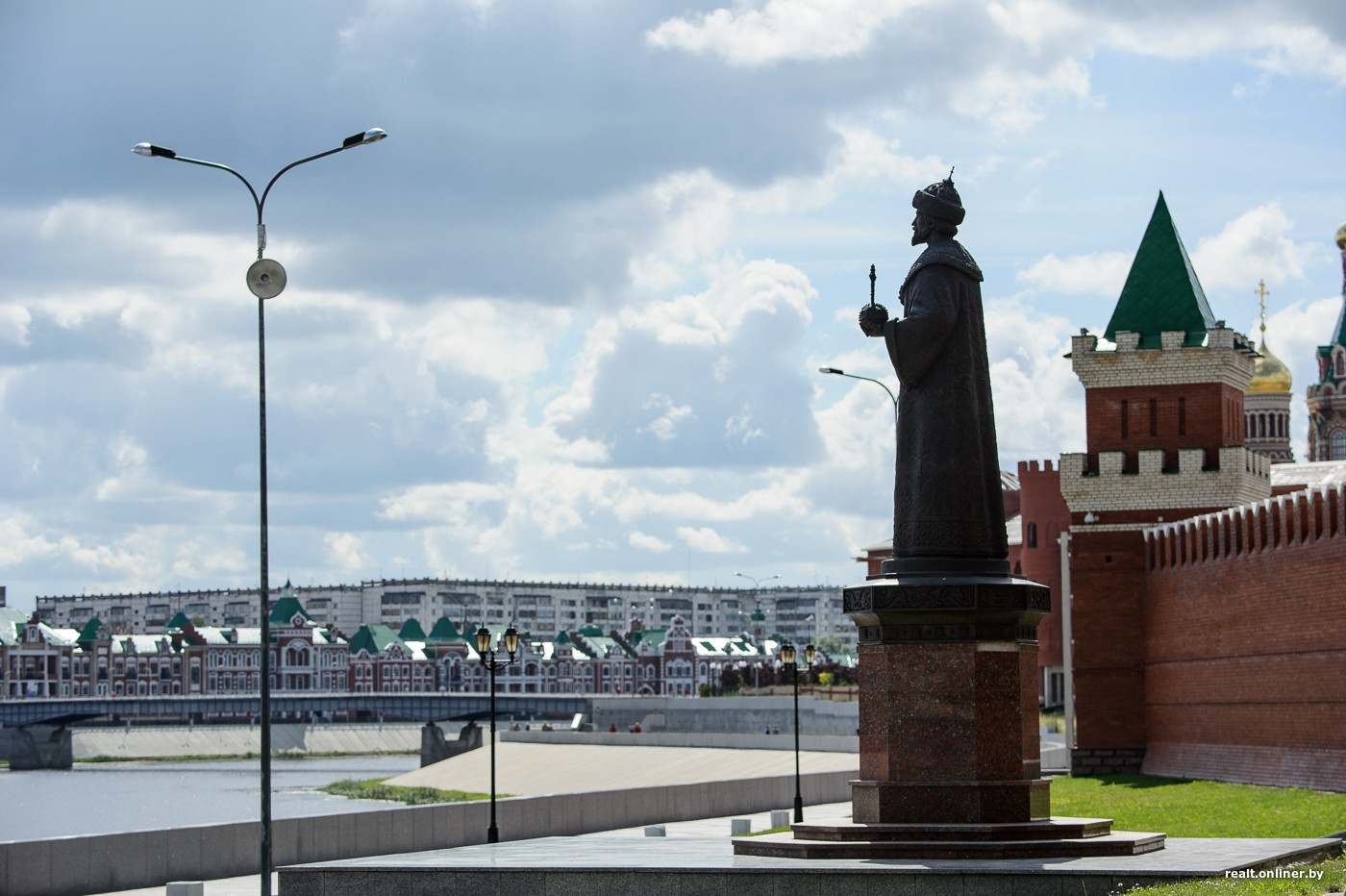 Полагаете, фото сделано в Москве, а не в российской глубинке?