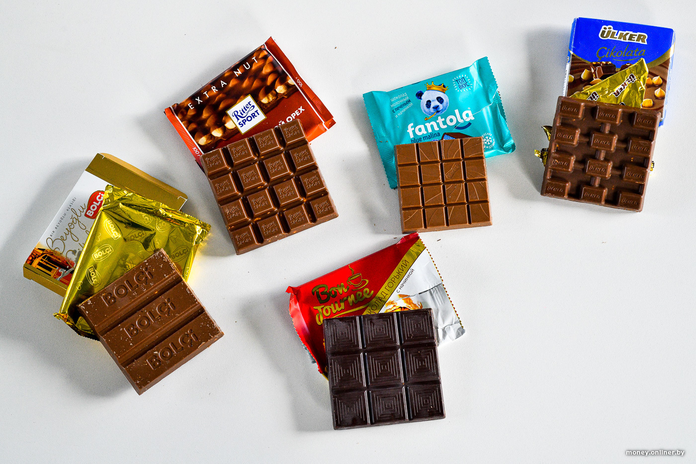 Квадратные шоколадки. Квадратная форма для шоколада. Шоколадки маленькие квадратные. Квадратная шоколадка с орехами.