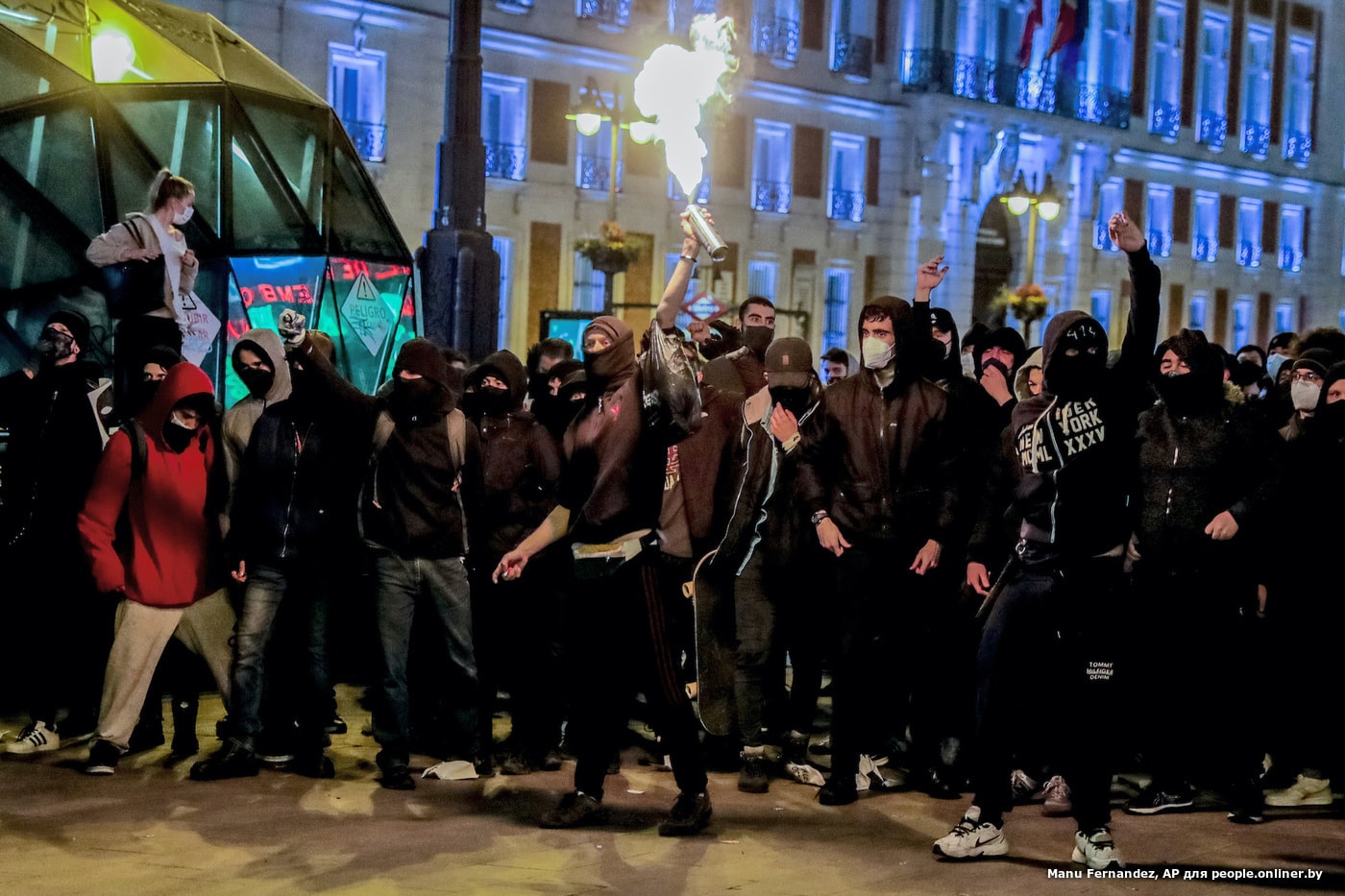 Против рэперов. РЭПЕРЫ Испании. Молодёжные протесты в Испании. Готы против рэперов. Рокеры против рэперов.