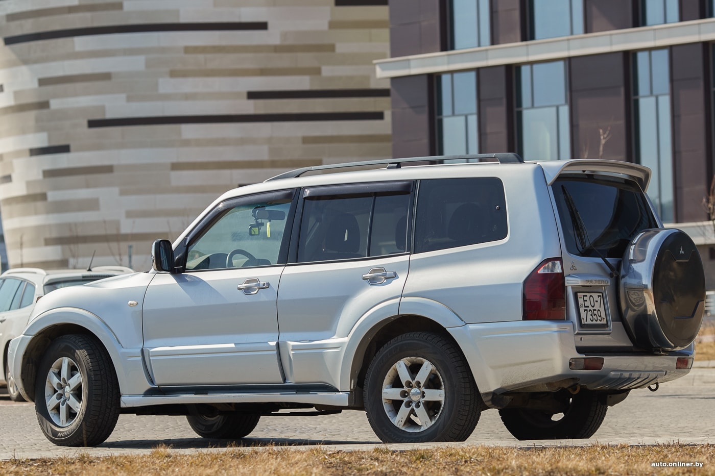 Евгений при продаже Mitsubishi Pajero скидывает цену за все найденные  «косяки»