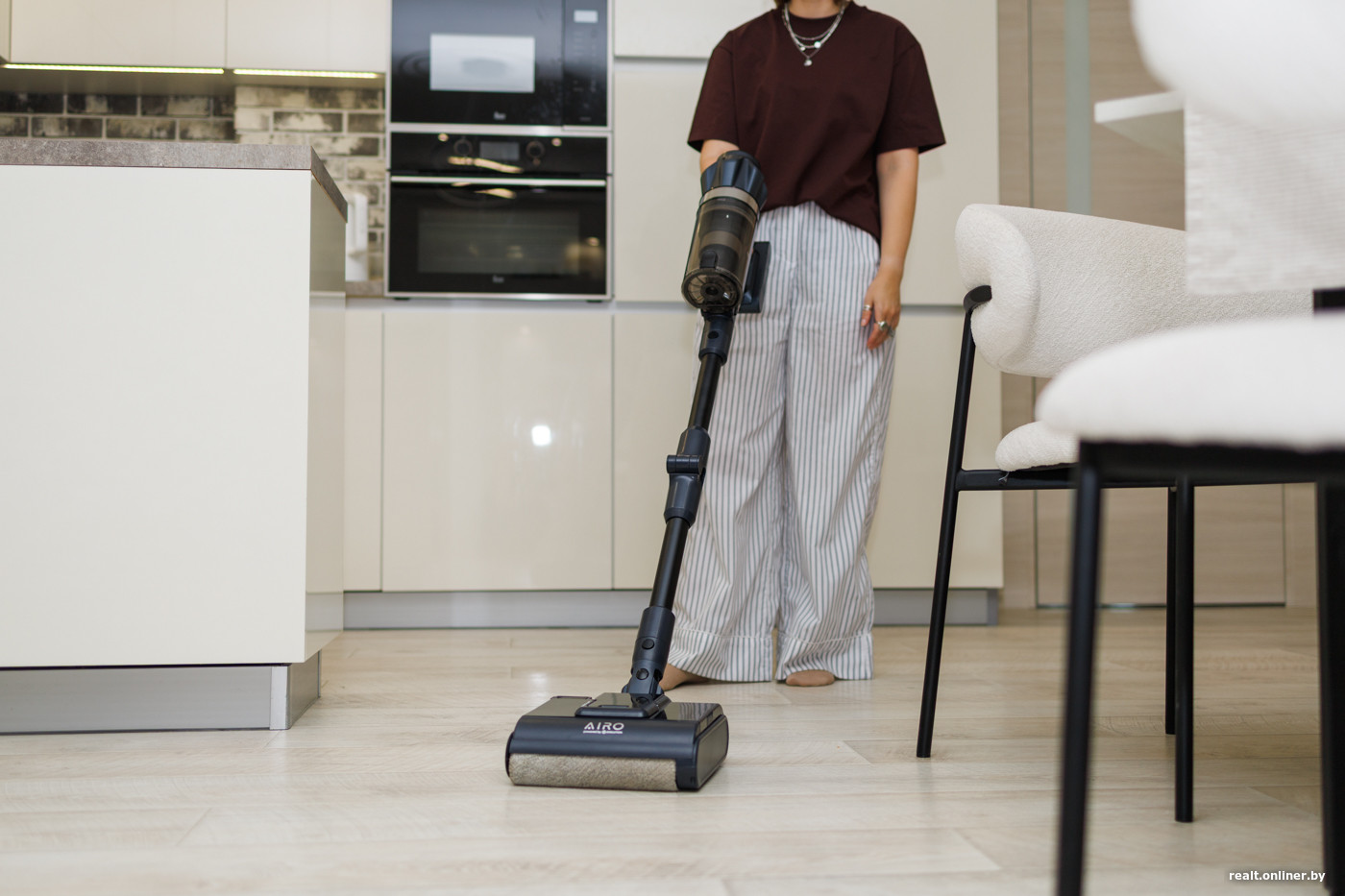 Evolution Airo V50 Pro Ultra в процессе влажной уборки